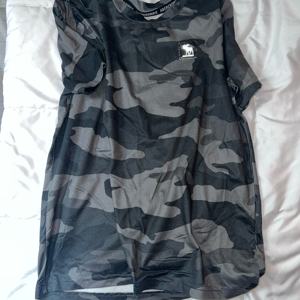 Abercrombie Kids Black and Gray Camo Tee